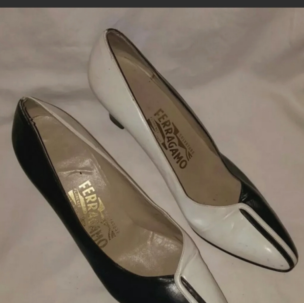 🥳HP🥳SALVATORE FERRAGAMO 8.5 narrow Black-White